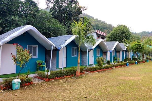 H7 Luxury Cottage & Camps image